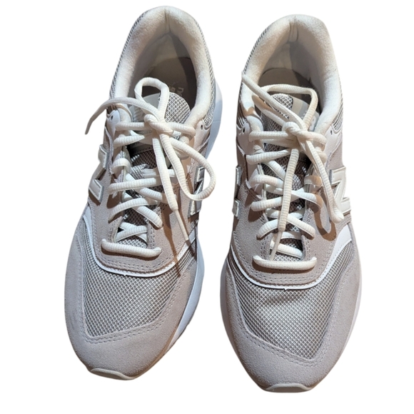 EUC New Balance 997 Grey and White Size 8.5 - Picture 2 of 4